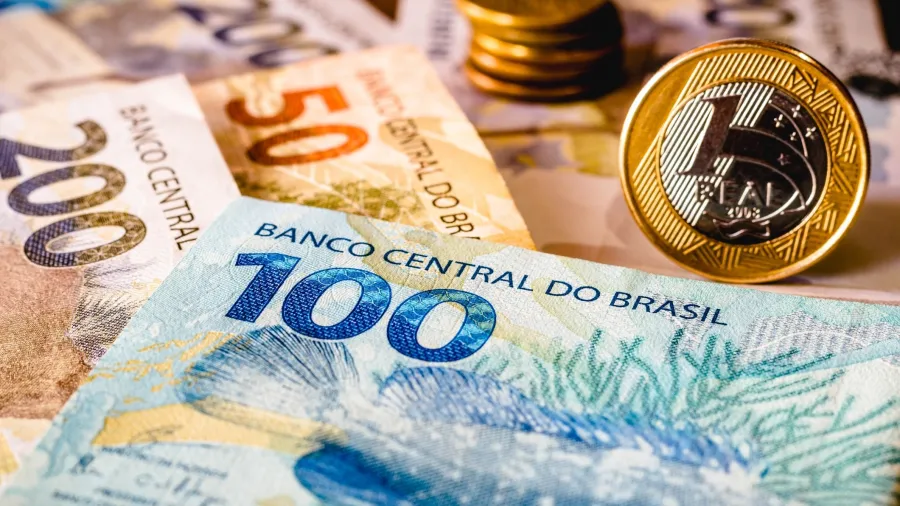 Salário mínimo 2026: ganho real de 2,5% acende alerta sobre poder de compra