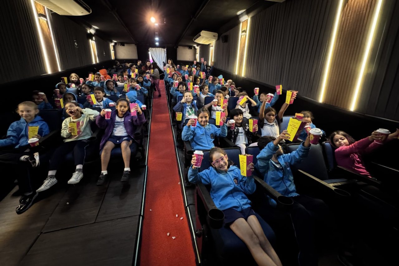 Cinema itinerante em Jundiaí leva experiência cultural a alunos no Ivoturucaia