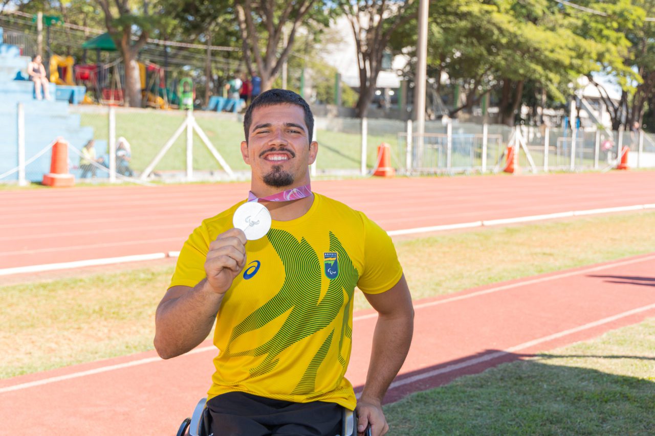 Cristian Ribera mira medalha paralímpica