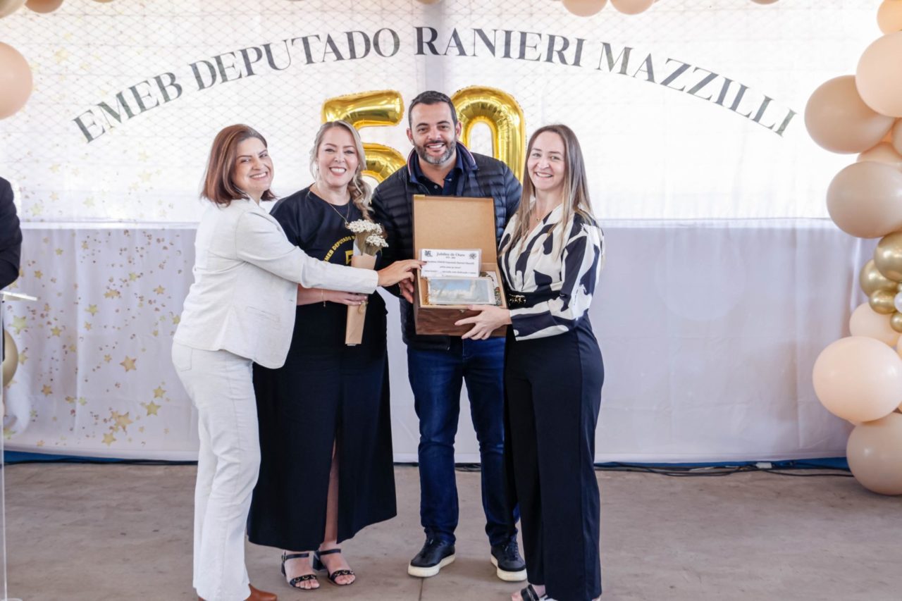 EMEB Deputado Ranieri Mazzilli celebra 50 anos de legado educacional na Vila Esperança