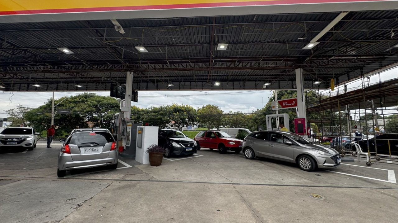 Fiscalização de combustíveis em Jundiaí verifica preços em postos