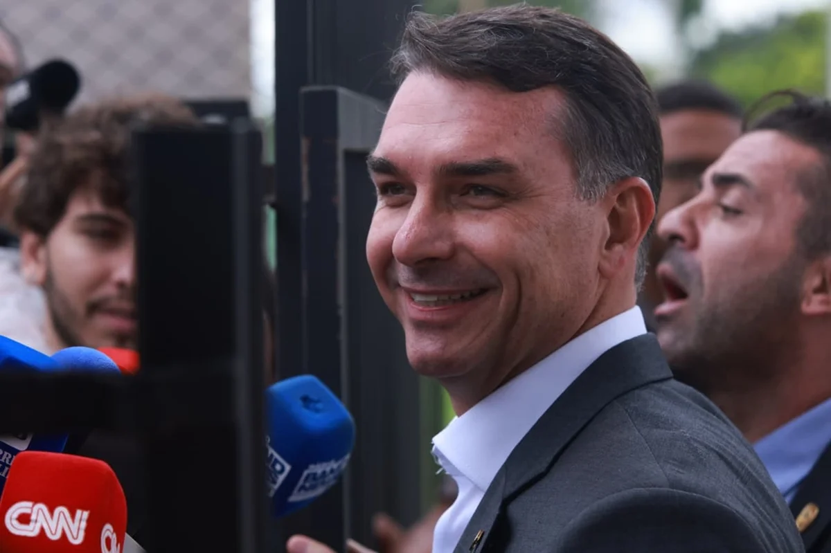 Flávio Bolsonaro confirma candidatura à Presidência e diz que decisão é irreversível