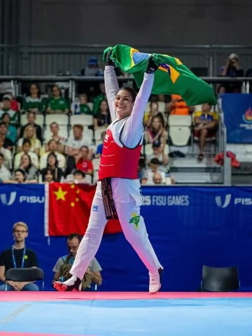 Maria Clara Pacheco é campeã mundial e recoloca o Brasil no topo do taekwondo após 20 anos