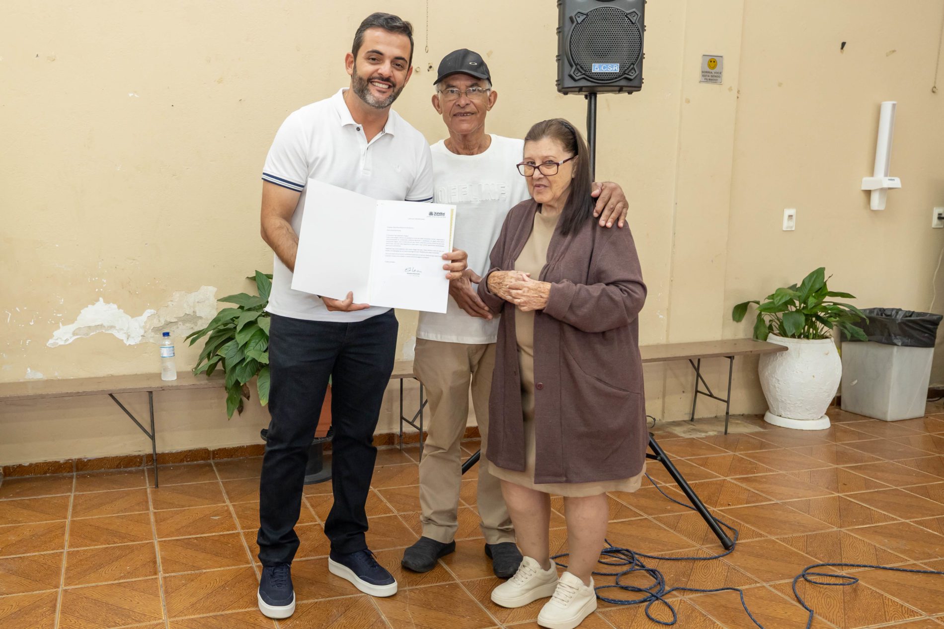 Jundiaí entrega matrículas de imóveis após 32 anos de espera no Ivoturucaia