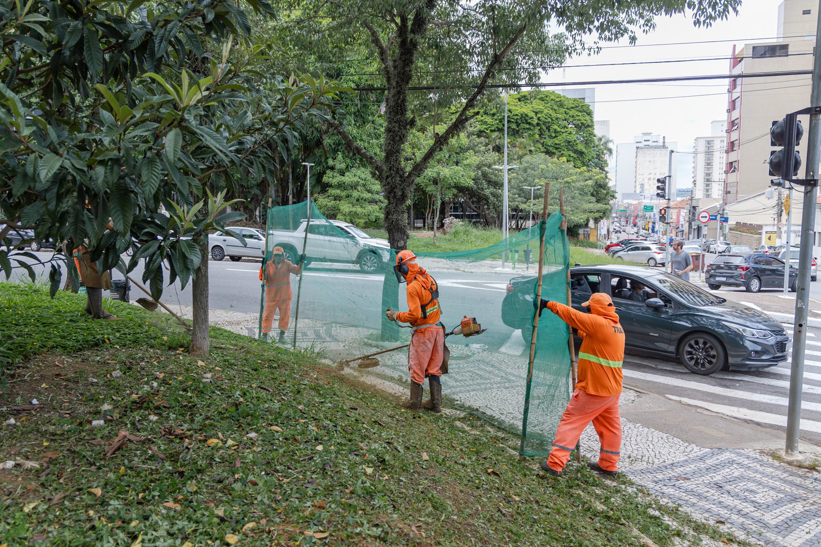 Jundiaí roça 140 mil m² de áreas verdes em mutirão de zeladoria
