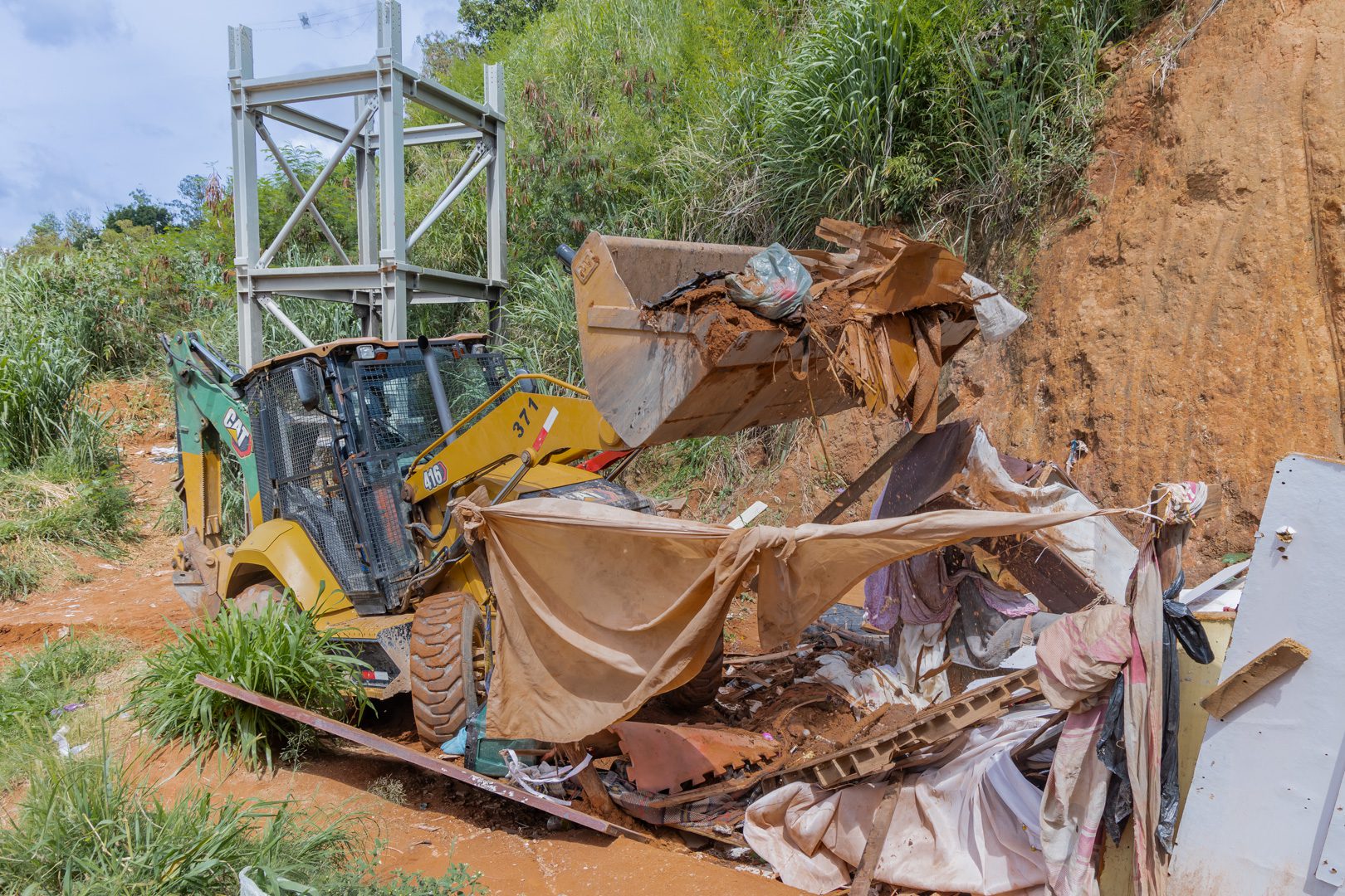 Mutirão leva limpeza e orientação ao Jardim São Camilo em Jundiaí