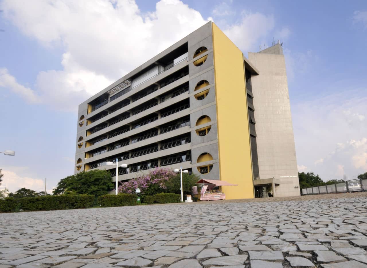 O silêncio que economiza milhões: cargos vagos aliviam Jundiaí