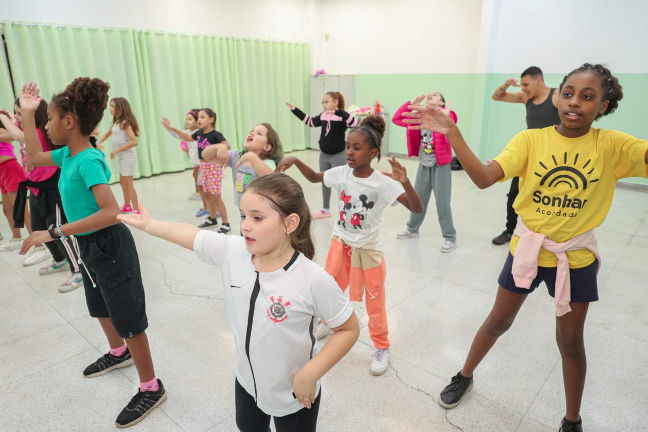 Oficinas culturais do Vista Alegre e Fernandes preparam moradores para festivais de fim de ano