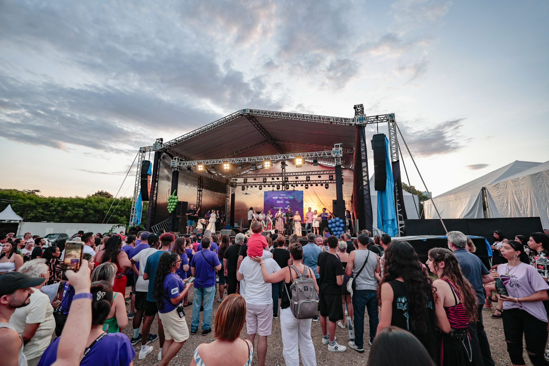 Show de drones da Festa da Uva terá testes no Bolão