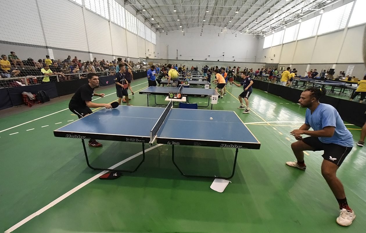 Aulas gratuitas de tênis de mesa são oferecidas pela Prefeitura de Jundiaí no CECE Antônio de Lima